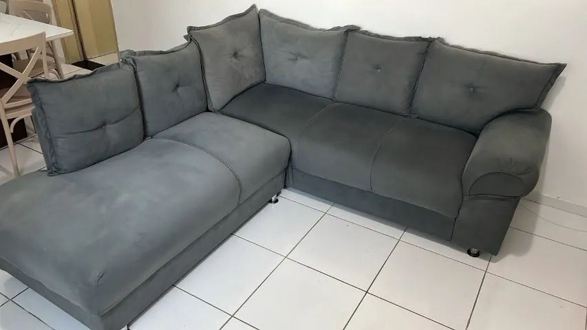 Sofá em L Cinza com Almofadas - Foto 2
