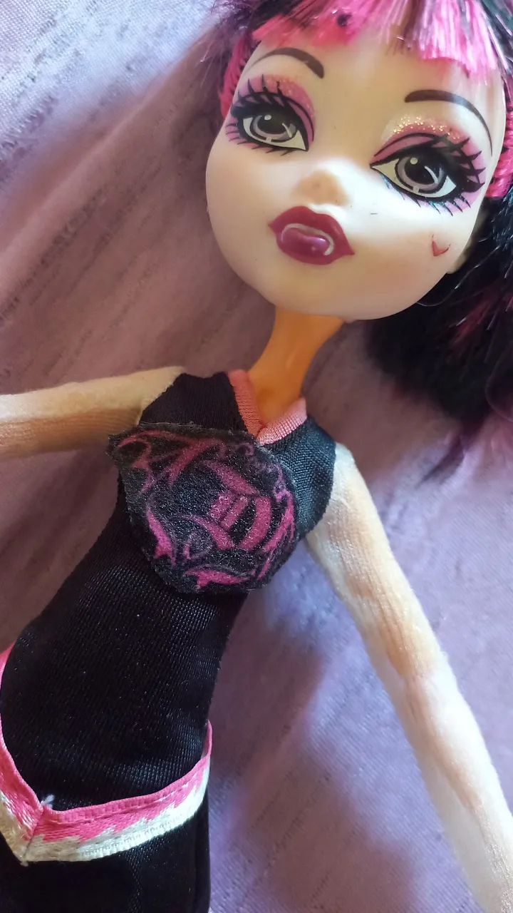 Vendo monster high draculaura  usada - Foto 2