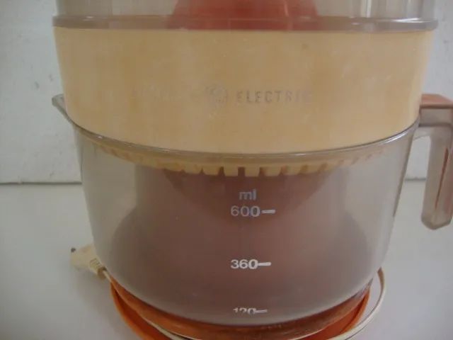 Espremedor de Frutas antigo Marca GE . - Foto 2