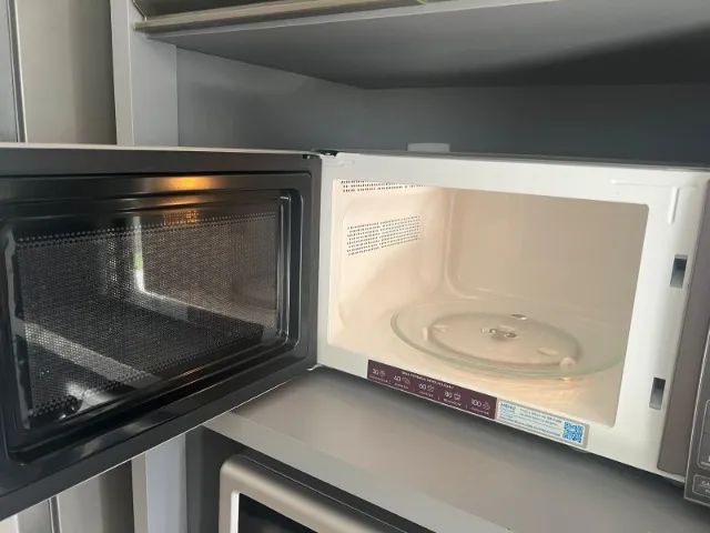 Microondas Electrolux Semi-novo - Foto 4