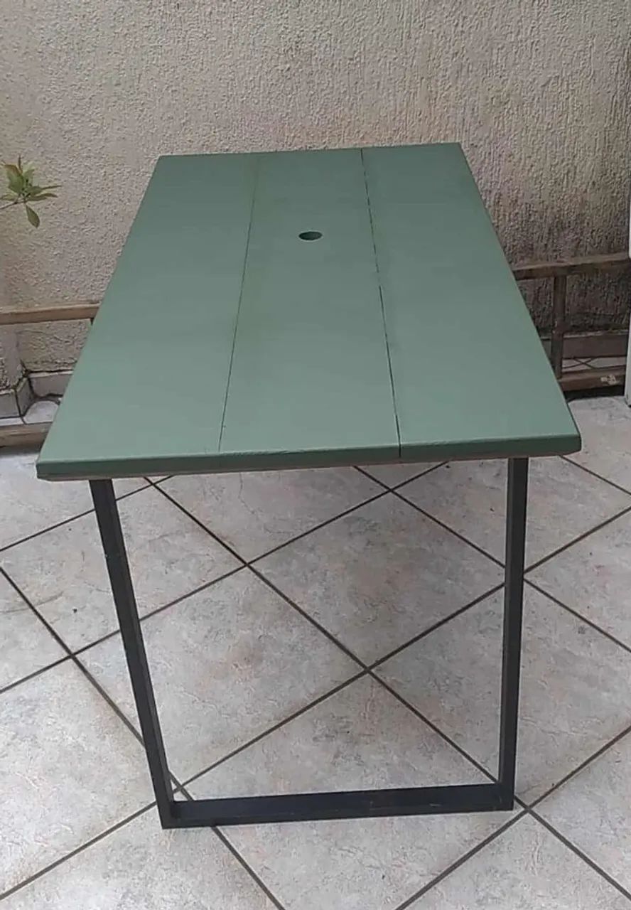 Mesa em madeira e ferro 120x70 usada