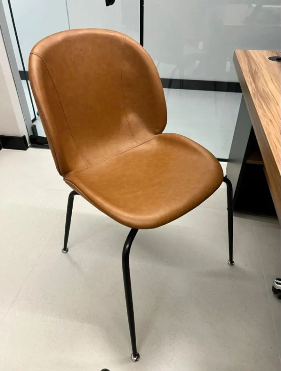 Cadeira modelo tulli cor caramelo - Foto 2