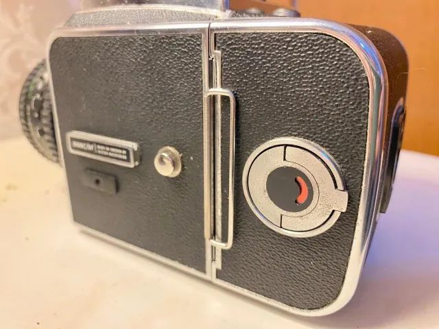 Hasselblad 500 C/M + Planar 80mm f2.8 + Magazine A12 - Excelente