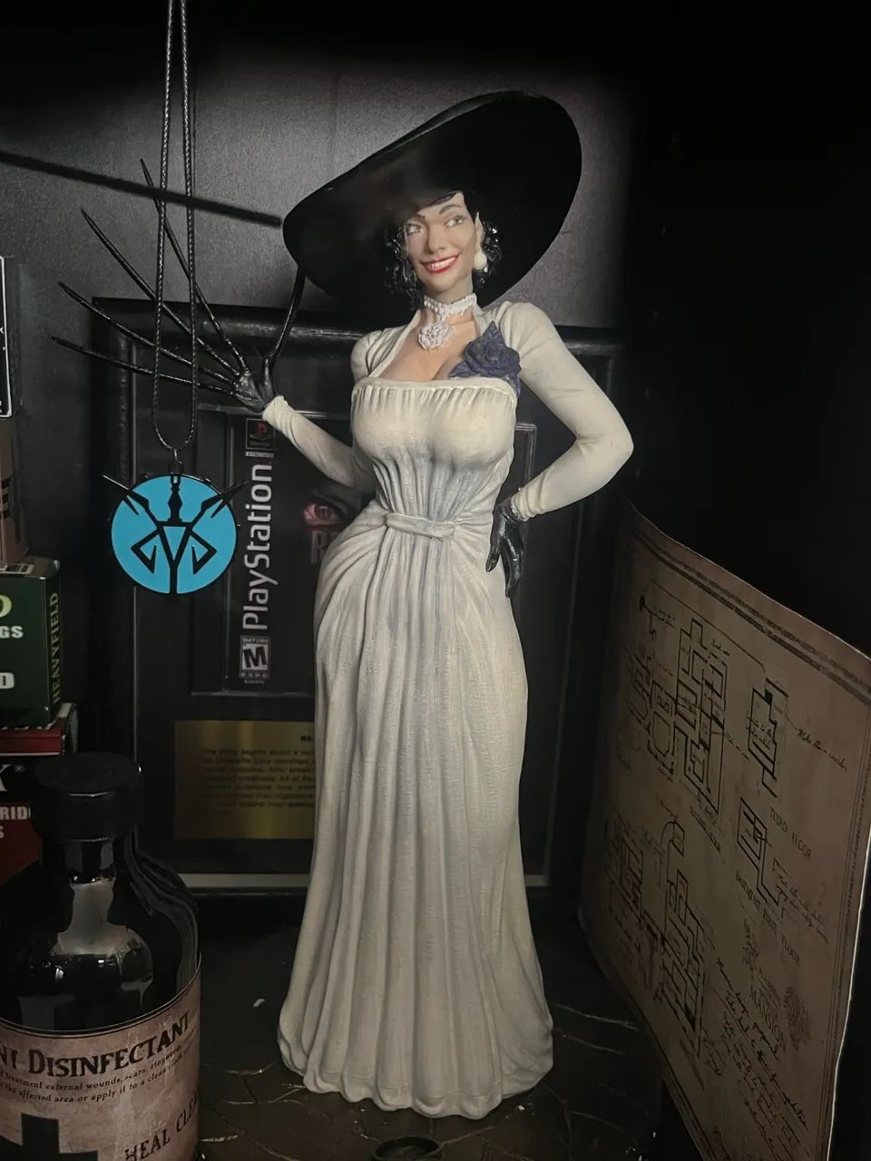Lady Dimitrescu resident evil estátua  - Foto 2