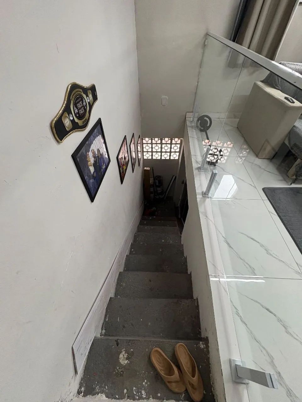VENDE-SE CASA