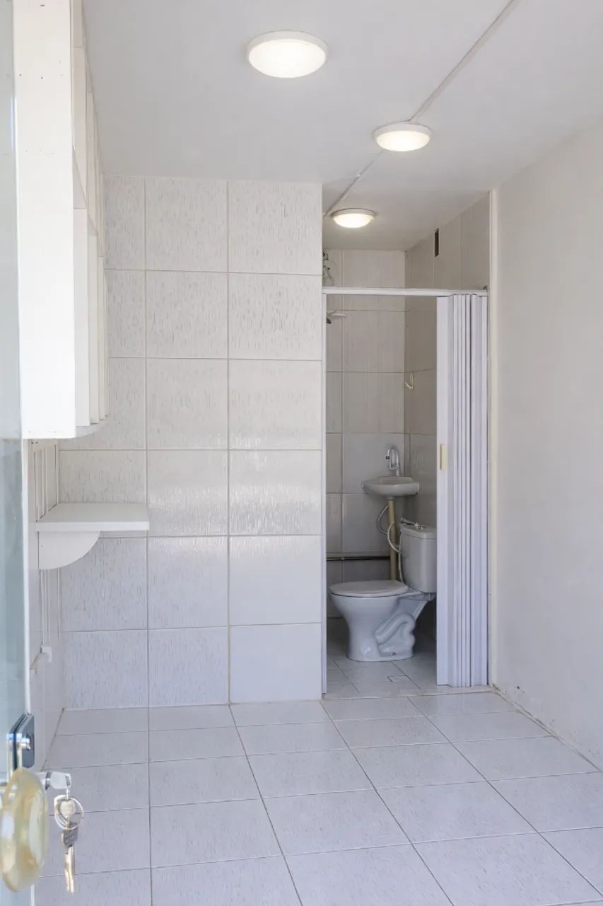 PONTO COMERCIAL COM BANHEIRO - Otima Localizaçäo + facil estacionamento 12m2 - Foto 4