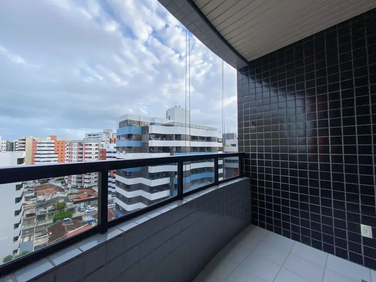 Três quartos na Ponta Verde - Foto 3