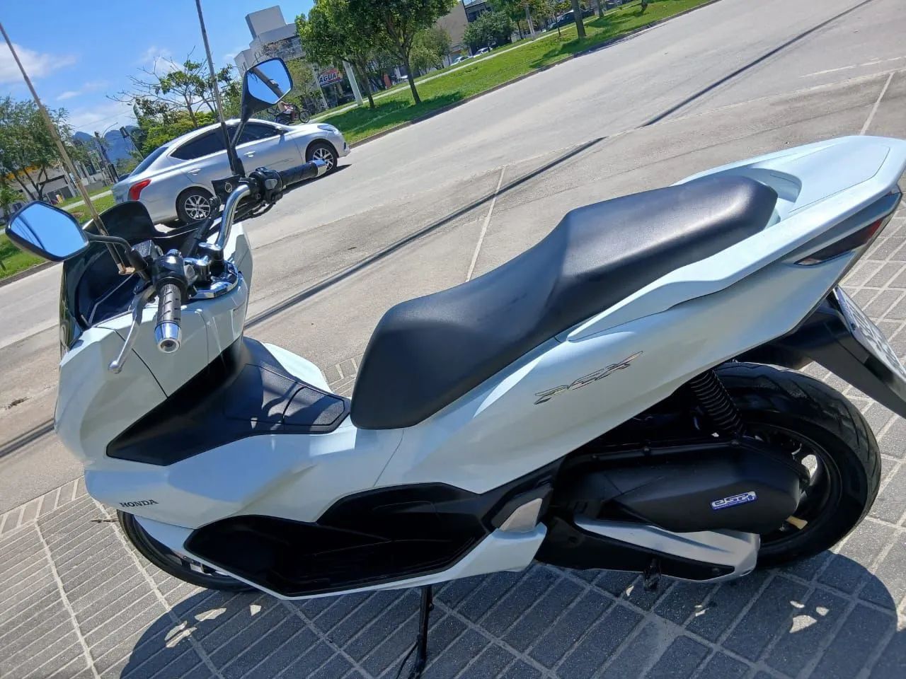 Vendo PCX, impecável 