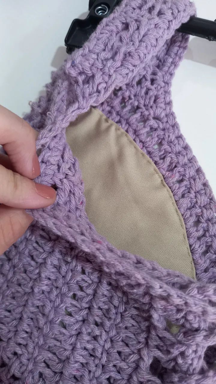 Cropped de crochê artesanal lilás  - Foto 3