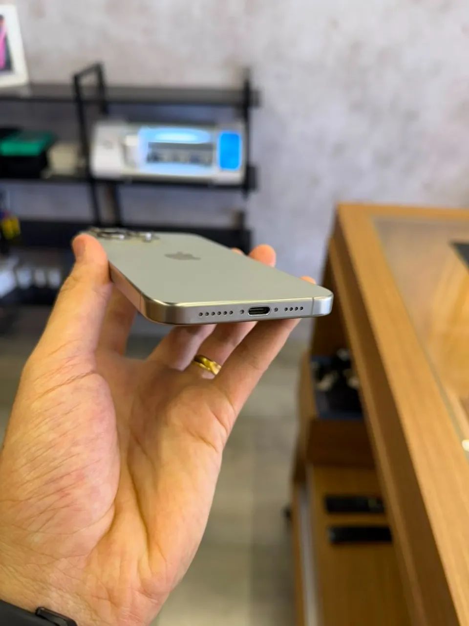 iPhone 15 pro max 256gb Natural titanium (Anápolis) - Foto 3