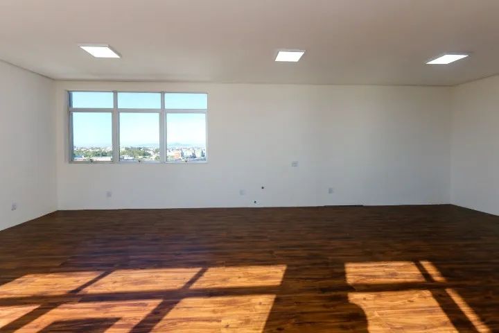 SALA COMERCIAL EXCLUSIVA | AMPLA, REFORMADA E ENSOLARADA | 7º ANDAR - Foto 5
