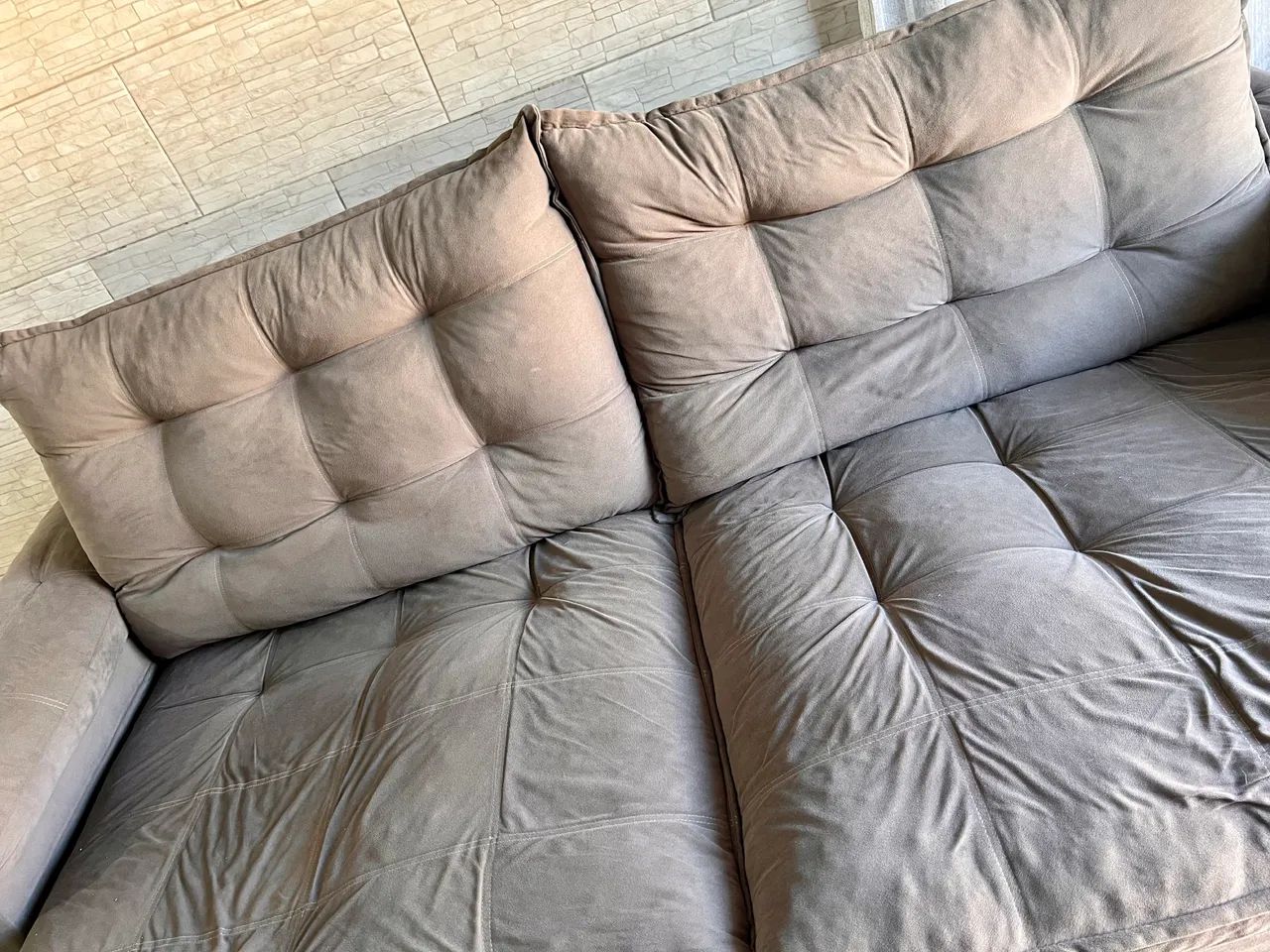 Sofá suede cinza  - Foto 4