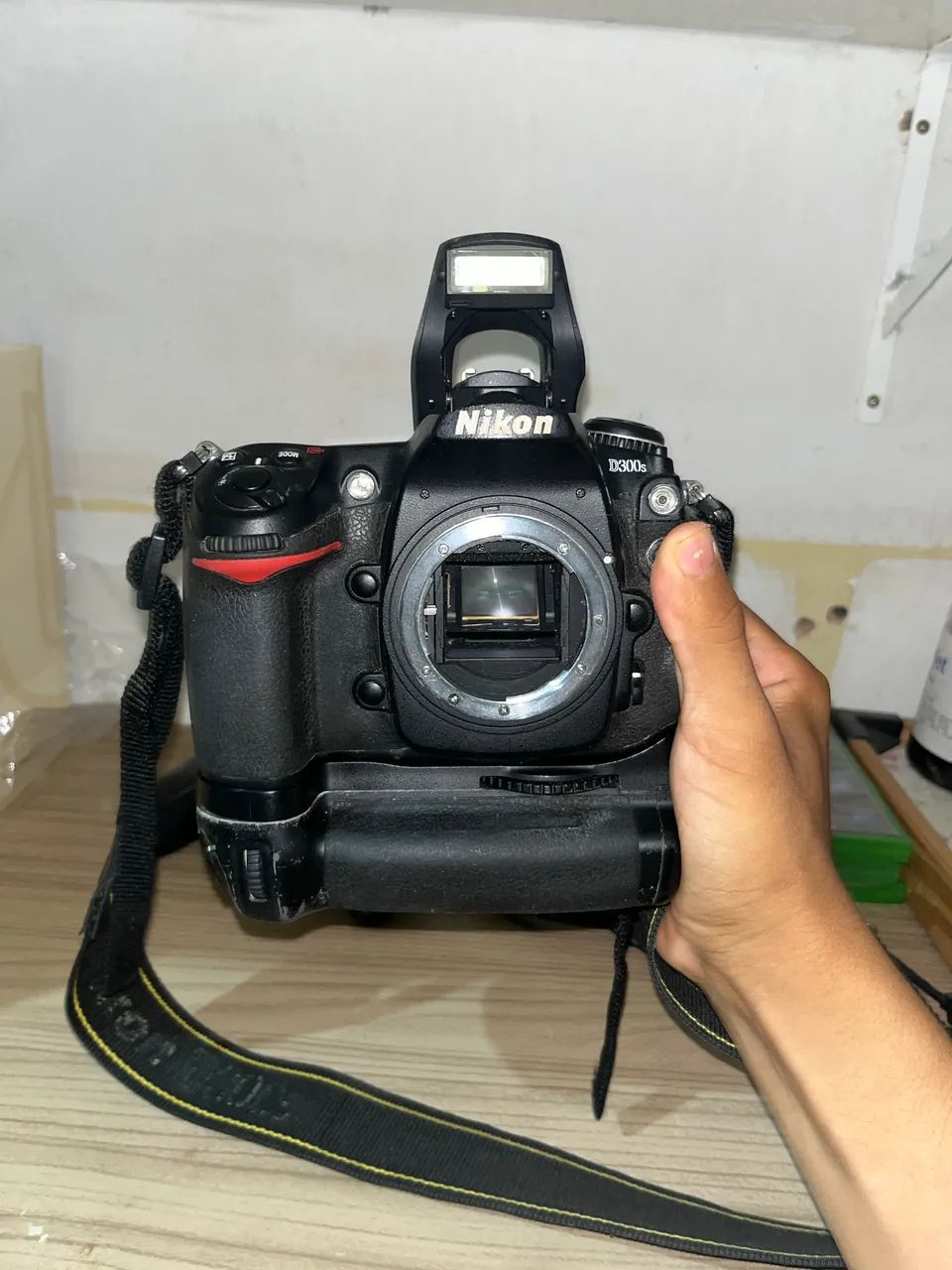 OPORTUNIDADE! Câmera Nikon D300s+Lente 18-140+Lente70-300+Gimbal - Foto 5