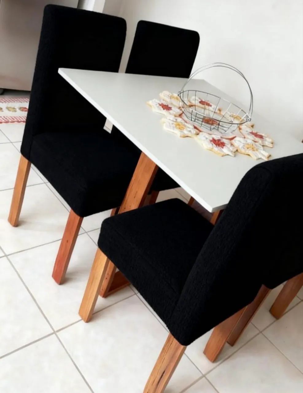 Mesa com 4 cadeiras pra sala de jantar apronta entrega 