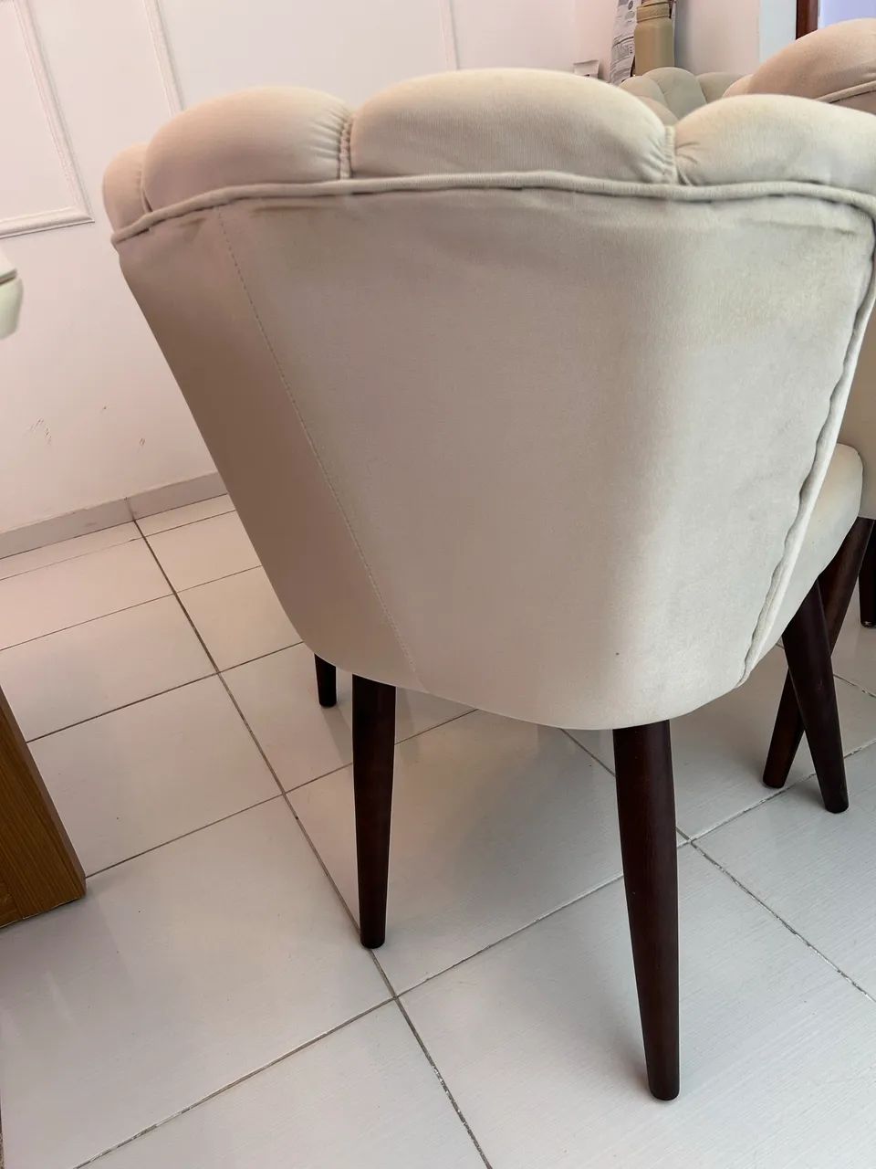 Cadeiras pétala estofadas