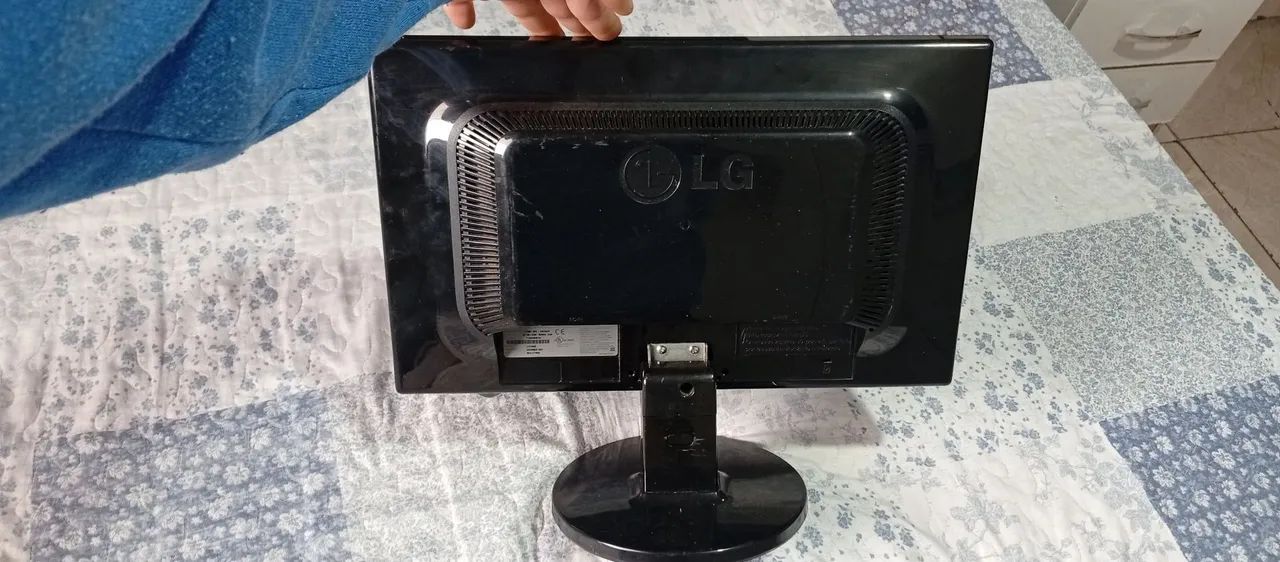 Monitor 17 polegadas LG sem cabos retirar valo velho zsul  - Foto 2