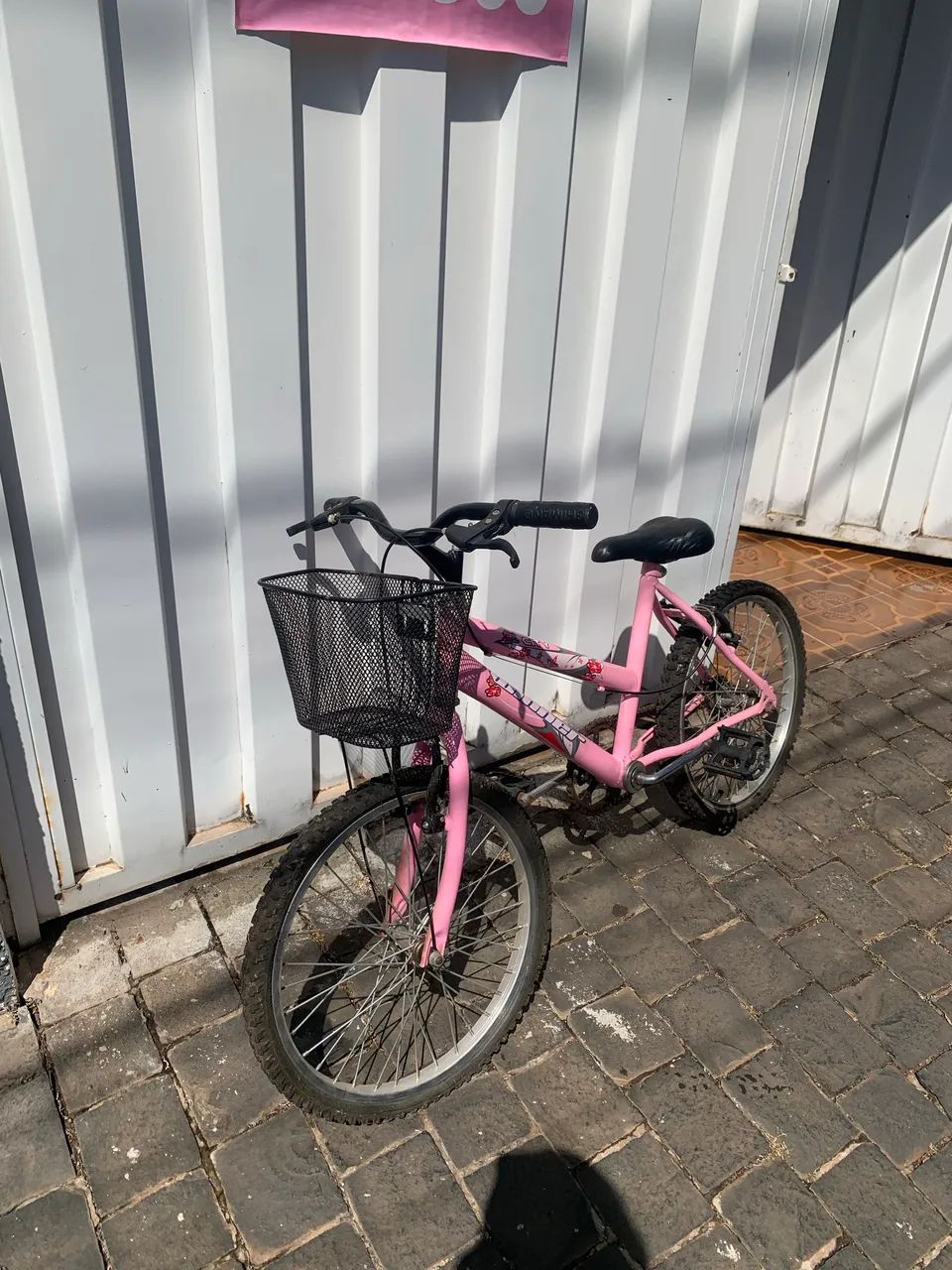 Bicicleta Rosa Aro 20 com Cestinha Preta 