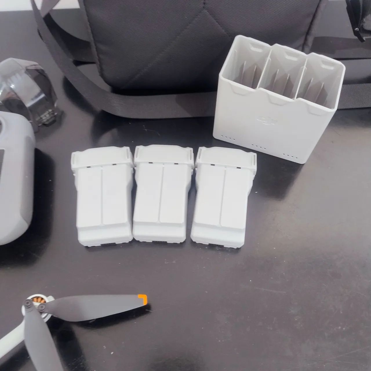 Drone DJI Mimi 4 Pro combo  - Foto 4