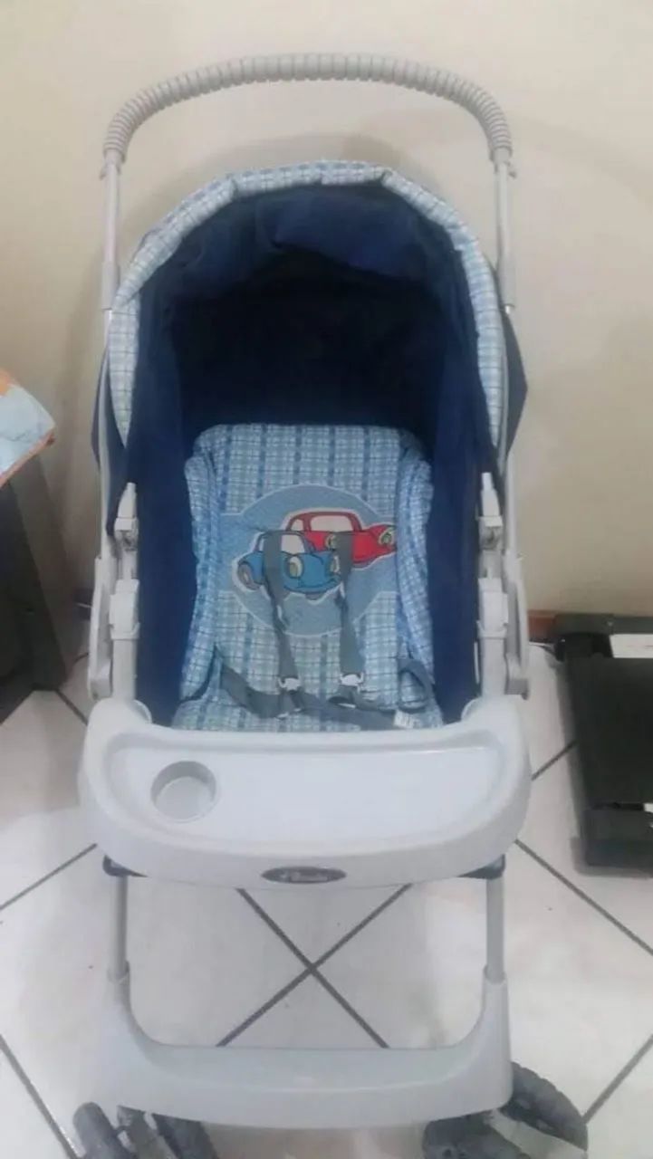 Carrinho de bebê azul - Foto 3