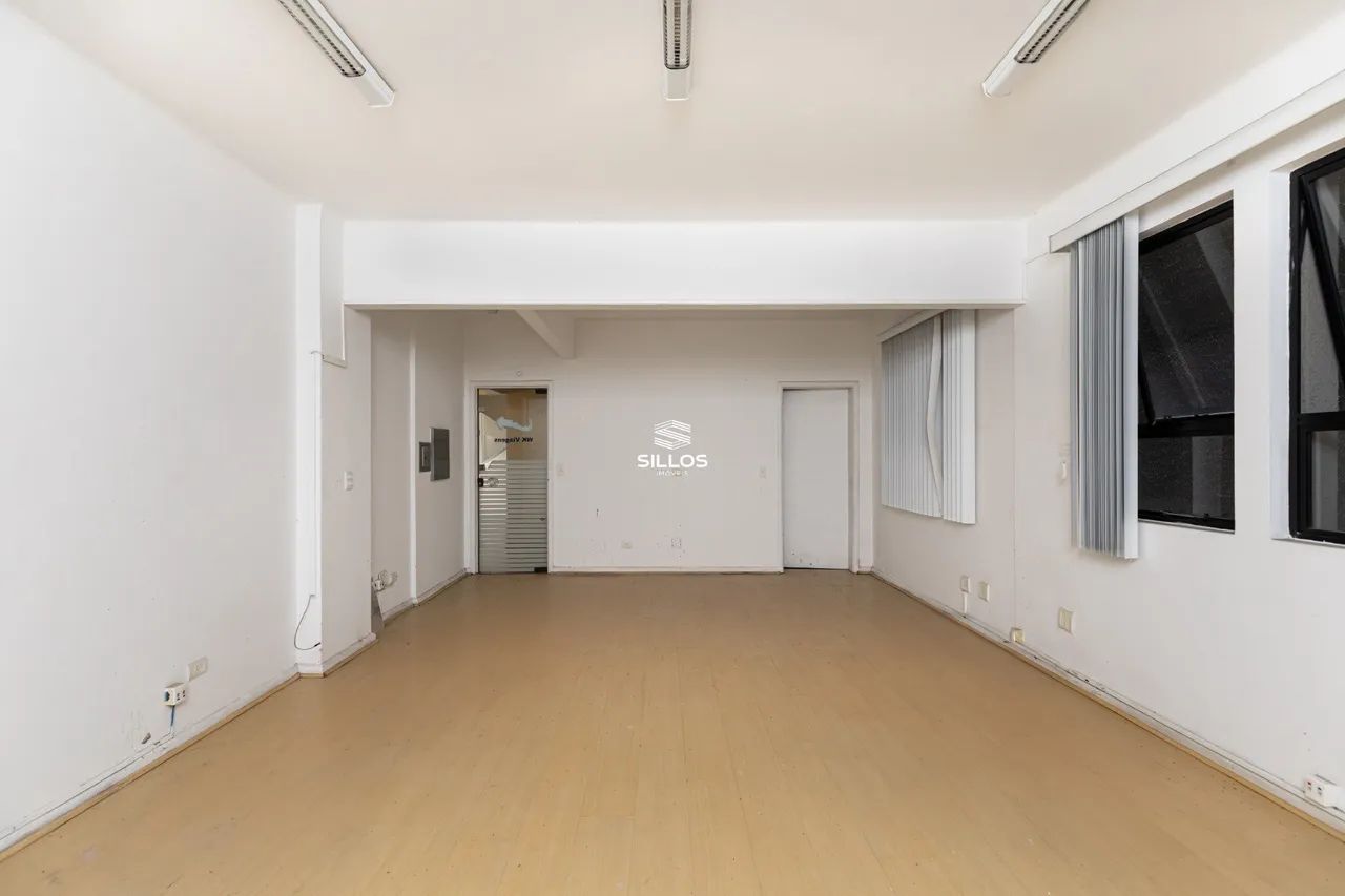 Sala comercial com 125,39 m² para alugar no Centro de Curitiba - Foto 2