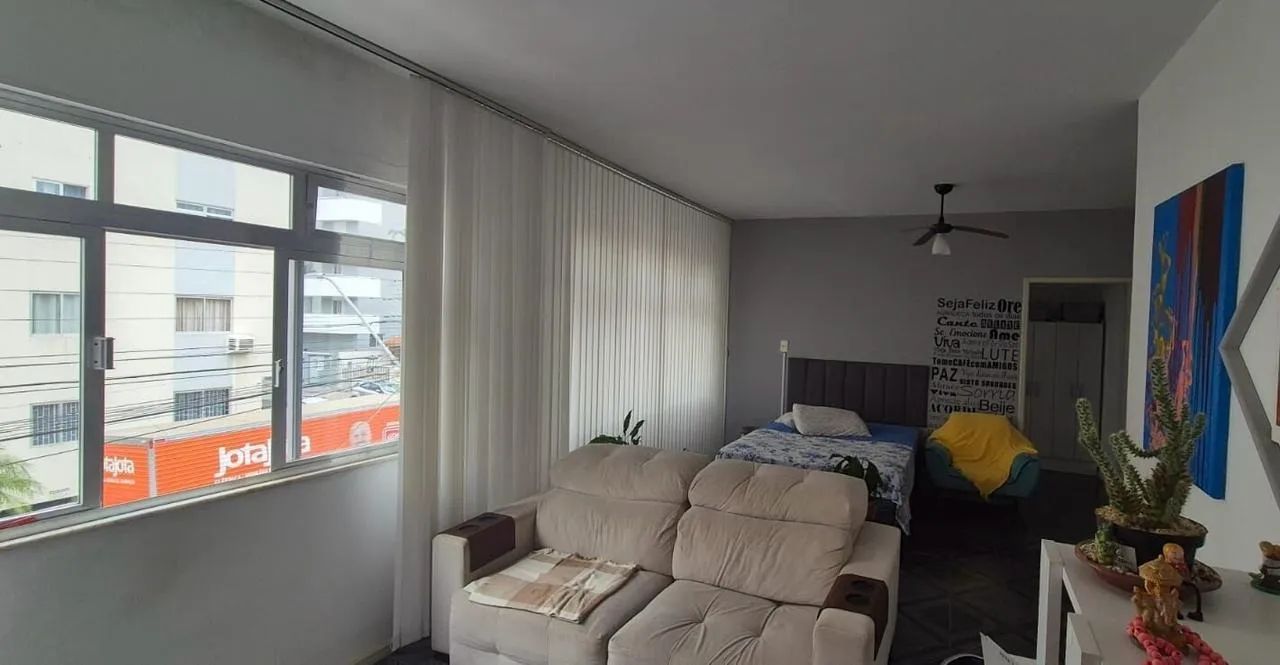 Prédio Residencial/Comercial em Balneário.