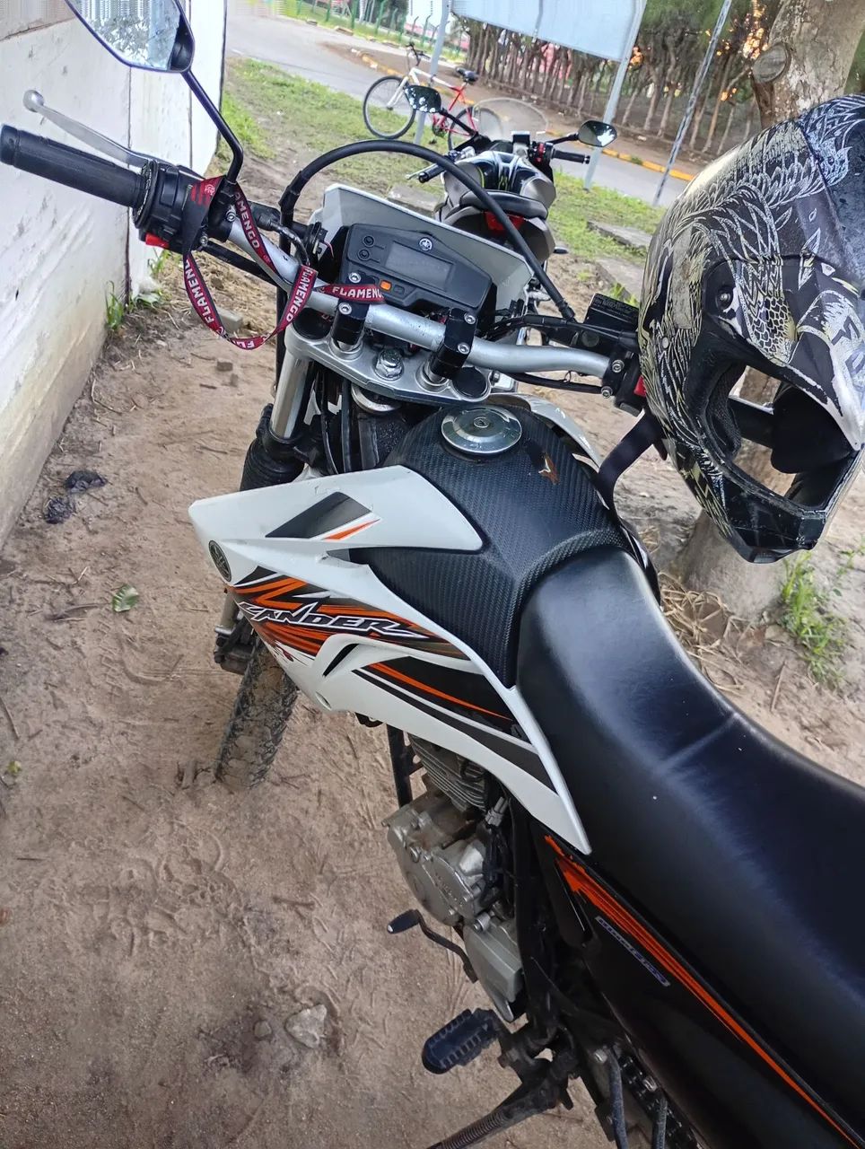 Lander 250  2011 ,
