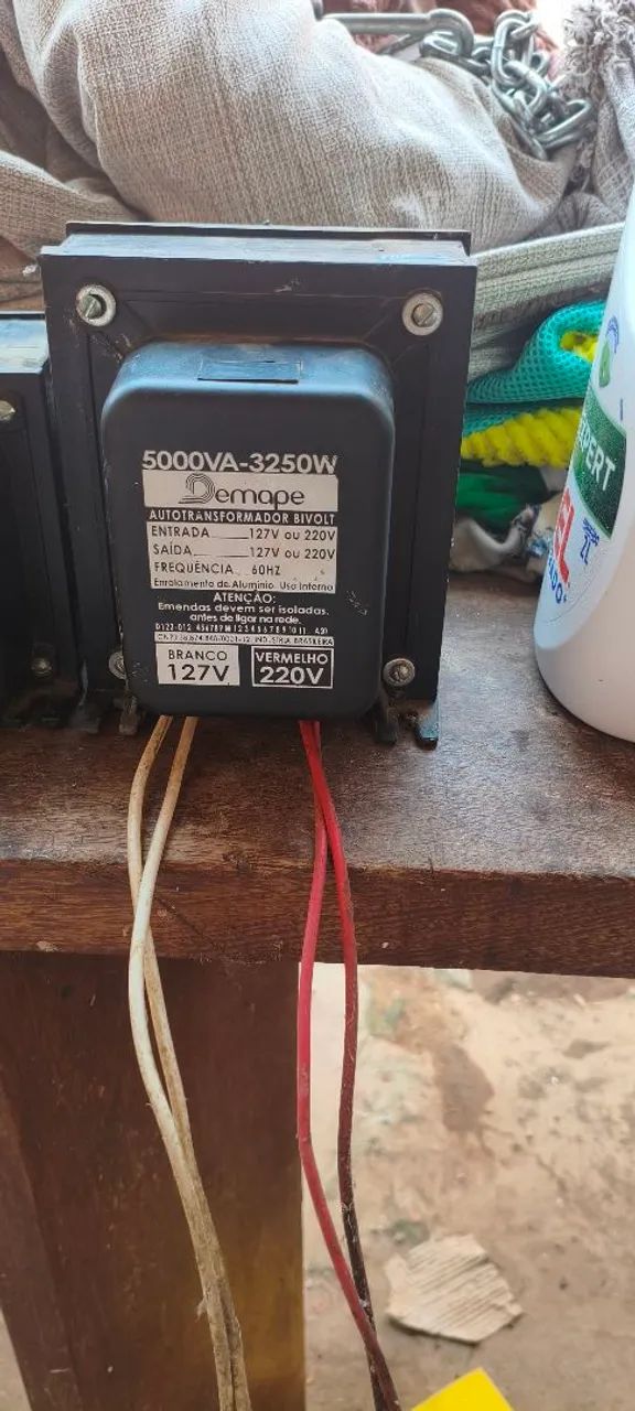 Antena, Transformador e poste de energia com caixinha  - Foto 2