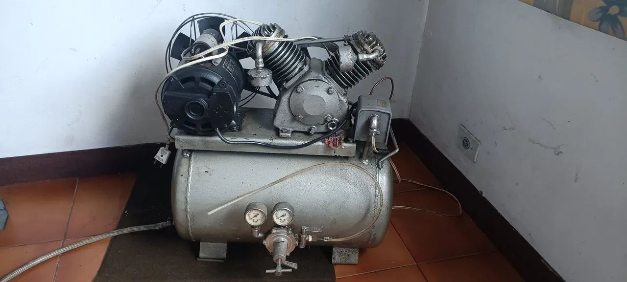 Compressor odontológico USADO ~40 lts - Foto 2