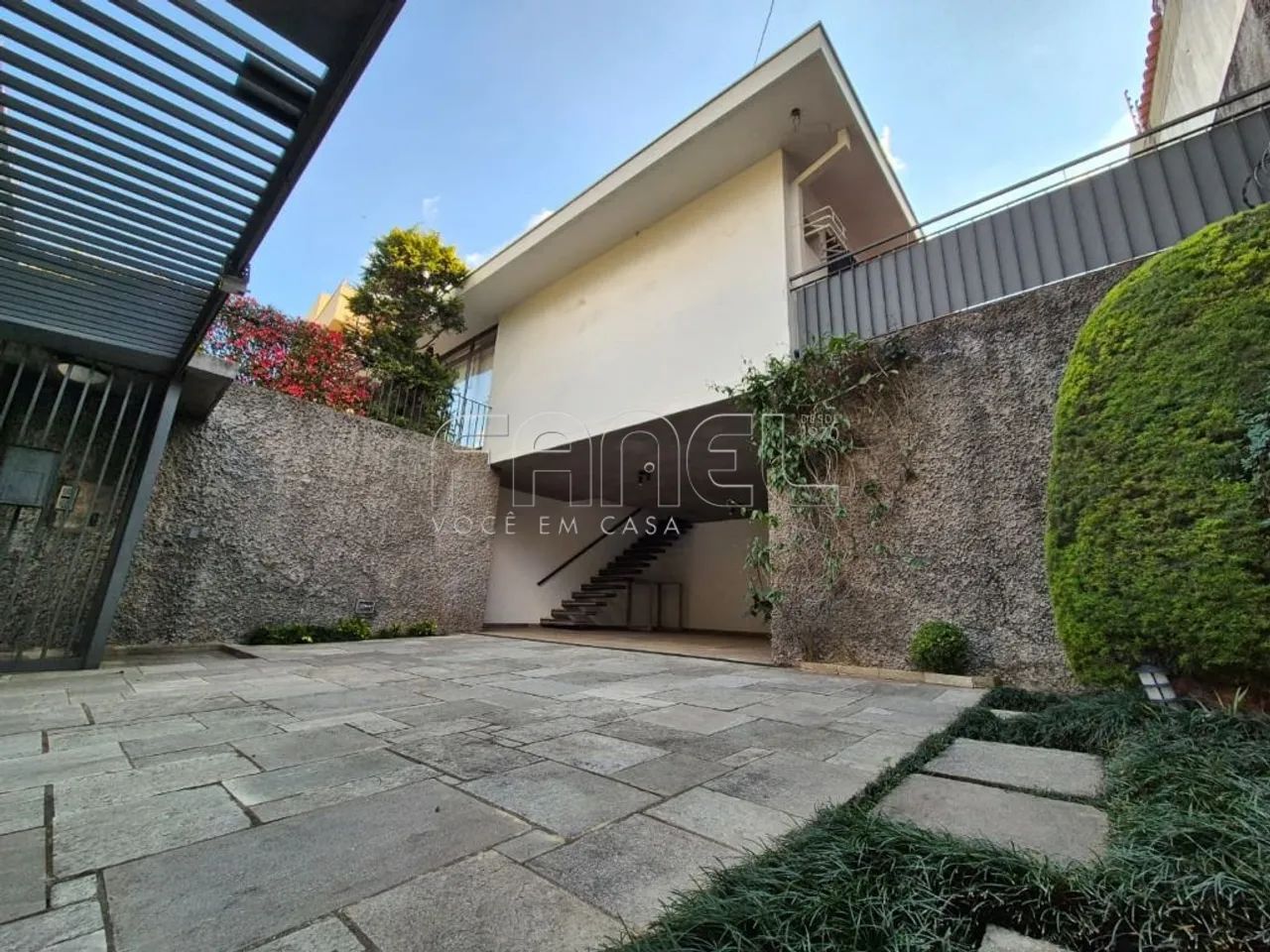 Casa avarandada c/ salão | Cidade Jardim - Foto 2