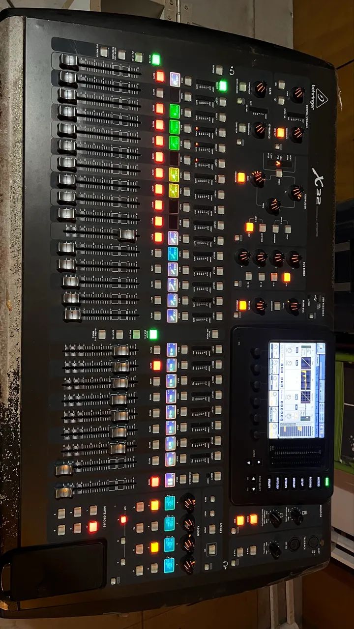 Mesa de som Behringer X32 - Foto 2