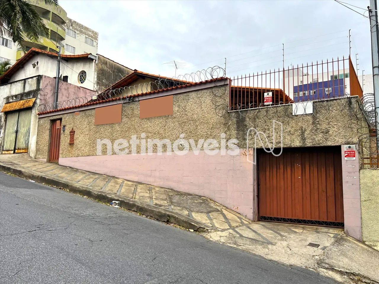 Imóvel ideal para que quer trabalhar e morar no mesmo endereço, com acessos independentes. - Foto 3
