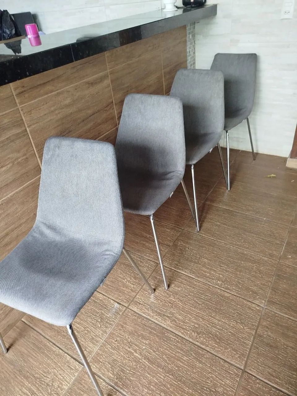 Cadeiras em linho cinza 
