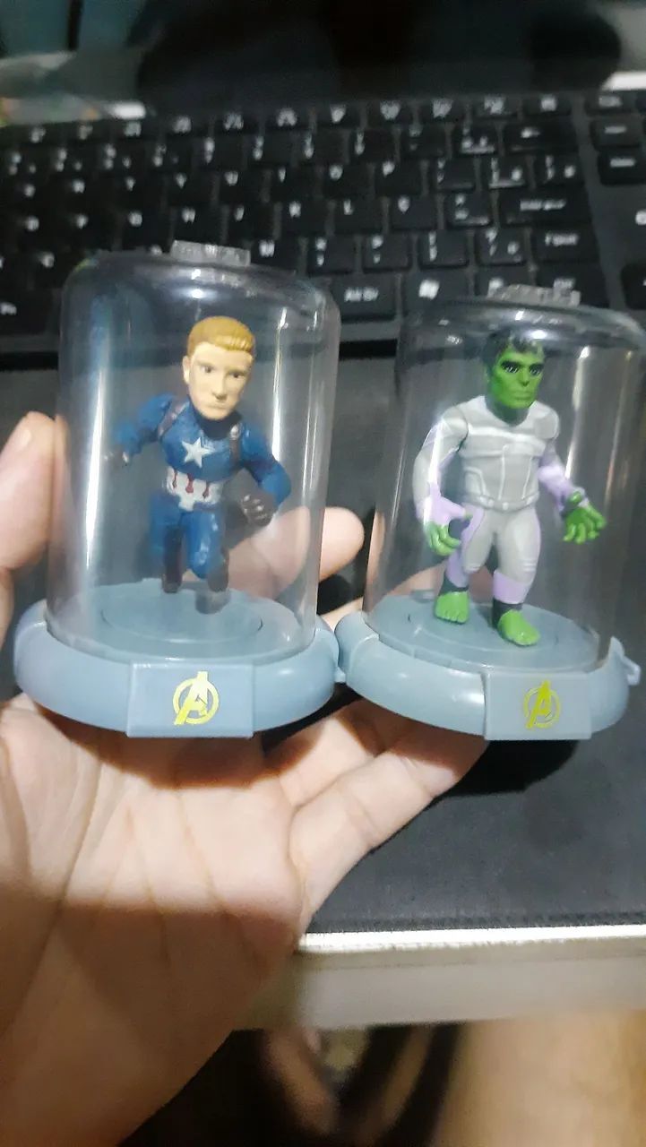 Duas miniaturas vingadores 