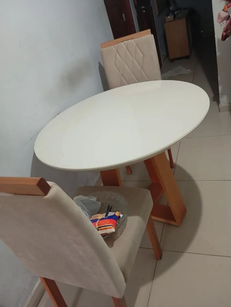 Mesa redonda de madeira 