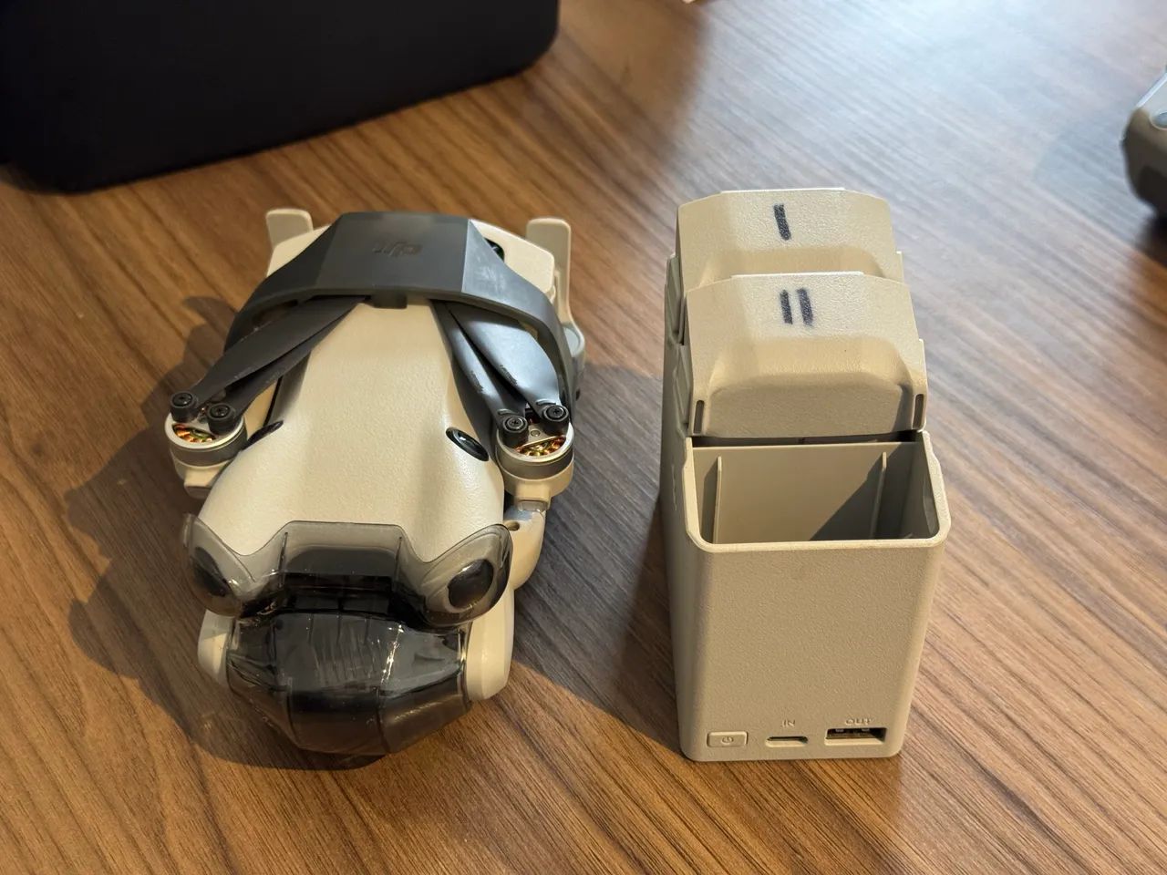 DJI Mini 4 PRO + Fly More Combo - Foto 4