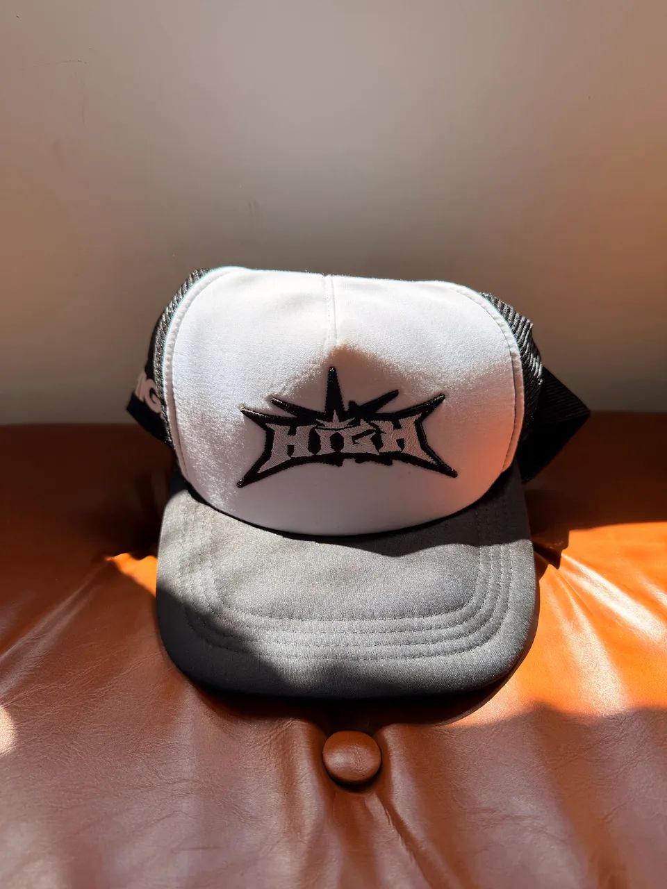 Boné Trucker Ajustável High Company 