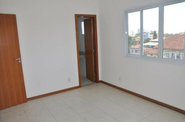 Apto c/ 3 qts/suíte, sala, cozinha, prédio c/ elevador, a 600 metros da praia. - Foto 2