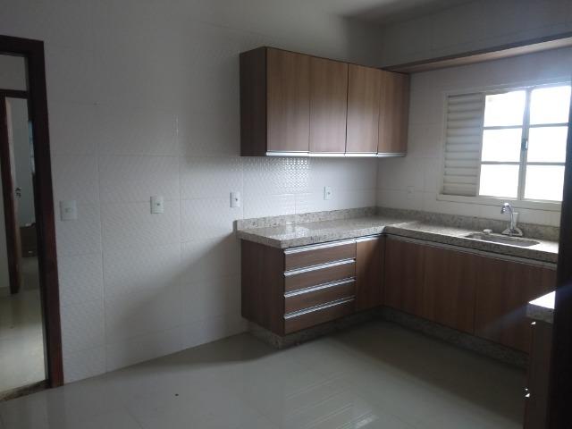 Allmeida vende bela casa com três quartos no Condomínio Mansões Entre Lagos - Foto 18