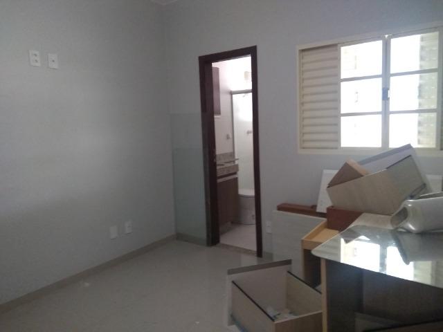 Allmeida vende bela casa com três quartos no Condomínio Mansões Entre Lagos - Foto 10