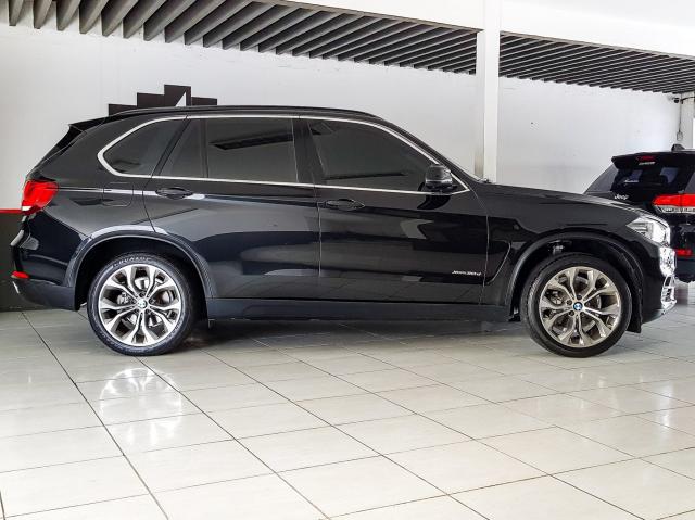 BMW X5 2017/2017 3.0 4X4 30D I6 TURBO DIESEL 4P AUTOMÁTICO - Foto 2