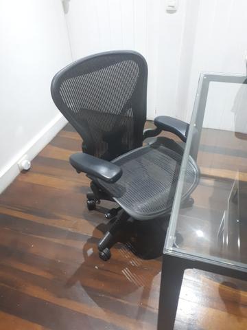 Herman Miller - Modelo Aeron