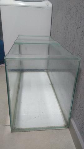 Aquário 200l com travas precisando de colagem