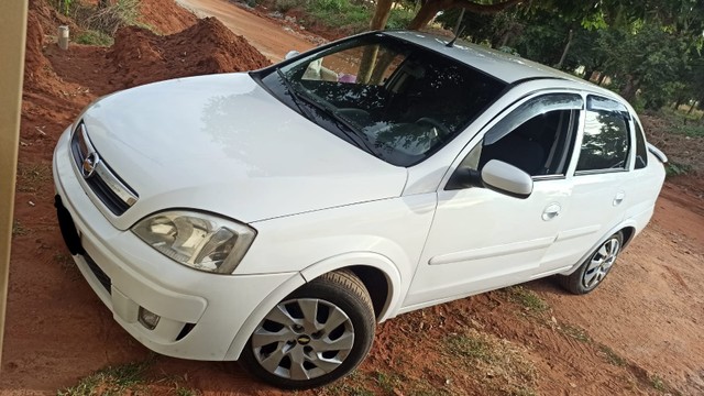 CHEVROLET CORSA SEDAN PREMIUM