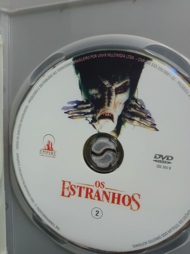 Vendo Box de DVDs da série Os Estranhos, do mestre do horror Stephen King  - Foto 6