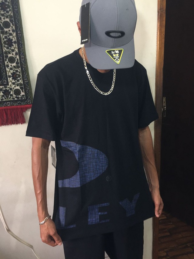 Camisa Oakley ORIGINAL - Roupas e calçados - Camargos, Belo Horizonte  1162423729 | OLX