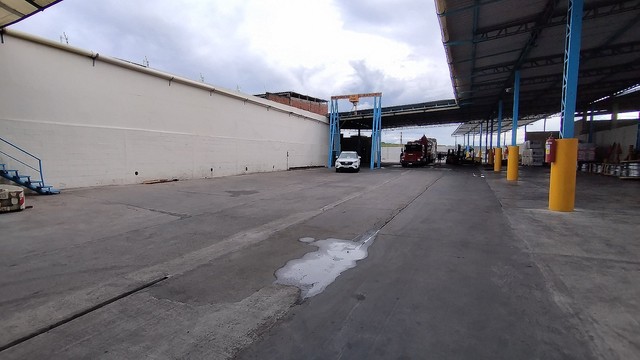 Galpão / Depósito / Armazém / Garagem para aluguel possui 4.300 M² de área total