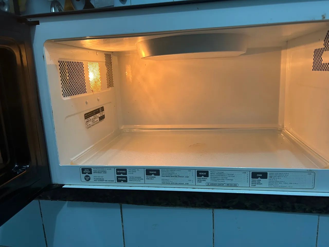 Micro-ondas GE Spacemaker II - 1100W - Foto 5