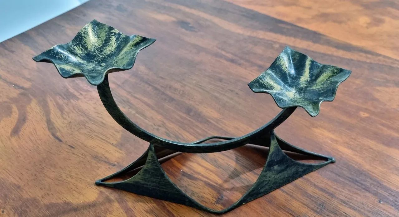 Arranjo em ferro tipo castiçal 