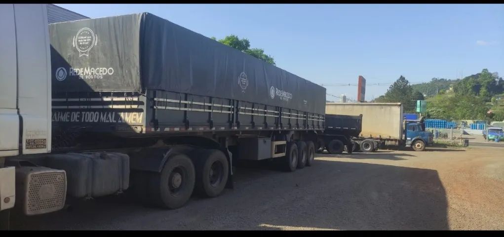 Vende-se Conjunto completo Cavalo mecânico Mercedes 1944S eletrônico e Reboque Librelato