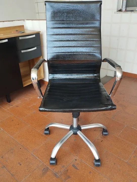 Cadeira Giratória Executiva Preta - Foto 2